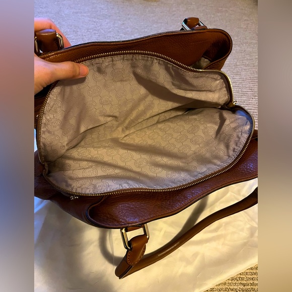 Very lightly carried Michael Kors satchel in Cognac! Comes with dust bag. - Picture 4 of 7